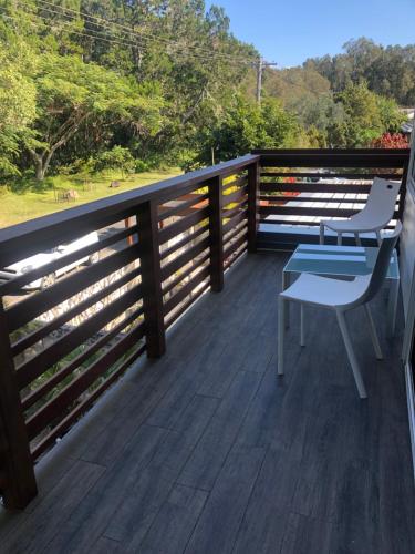 A balcony or terrace at Brunswick Heads Treetop Studio