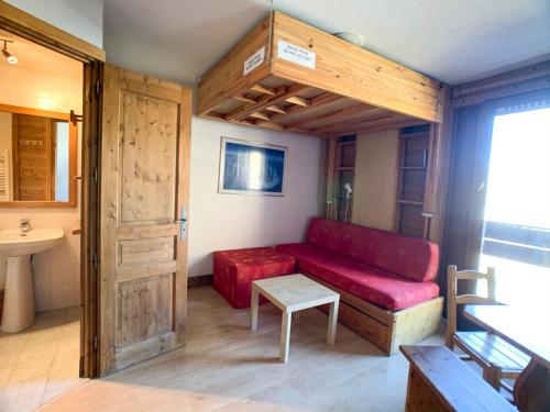 a living room with a red couch and a sink at Studio Tignes, 1 pièce, 2 personnes - FR-1-502-317 in Tignes