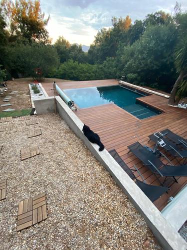 Bas de villa avec piscine, 5km de la plage