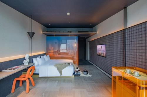 Postel nebo postele na pokoji v ubytování Grade Hotel Shenzhen Shekou Sea World