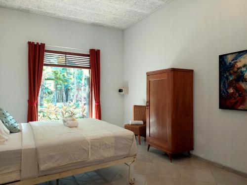 Ένα ή περισσότερα κρεβάτια σε δωμάτιο στο Villa Kelapa