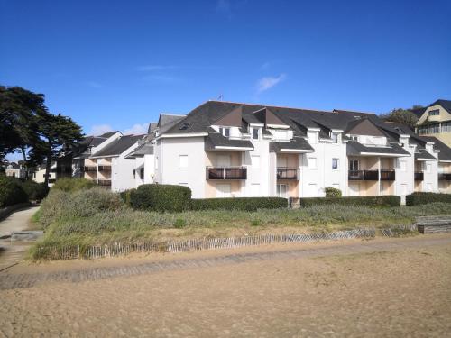 Accès direct à la PLAGE de Mr HULOT Saint Marc sur Mer près de La Baule - Parking privé