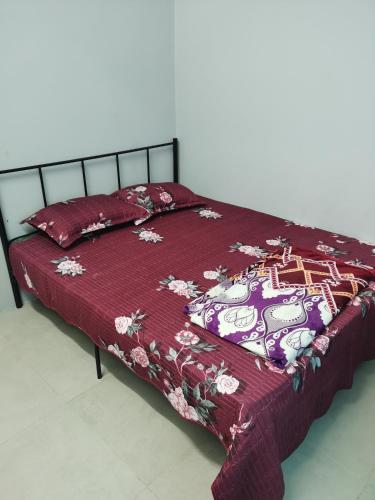 Un pat sau paturi într-o cameră la Homestay Che Wan Satu