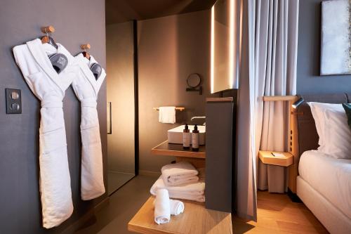 Koupelna v ubytování LOISIUM Wine & Spa Hotel Champagne