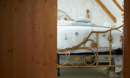 Postel nebo postele na pokoji v ubytování Hawthorn Cottage