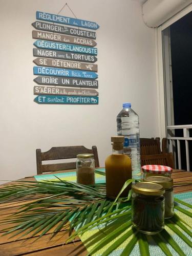 Bebidas en LeLagon Vue Mer, Pieds dans l'eau
