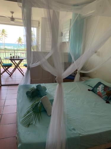 Cama o camas de una habitación en LeLagon Vue Mer, Pieds dans l'eau
