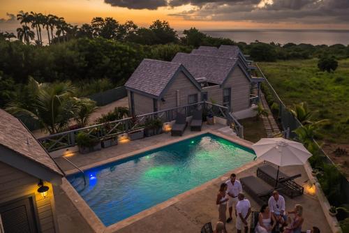  West Rock Villas -  Room  picture :   Tea/Coffee maker    Shower    Safety deposit box                           