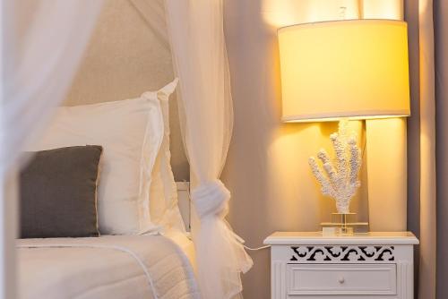  West Rock Villas -  Room  picture :   Tea/Coffee maker    Shower    Safety deposit box                           