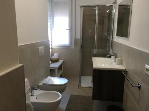 a bathroom with a shower and a toilet and a sink at Casa di Babi in Verona