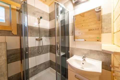 a bathroom with a sink and a shower at Kotwicownia in Mikołajki