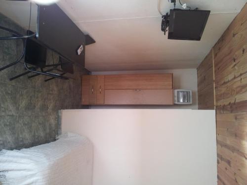 a room with a television and a white counter top at Tierras Blancas Nihuil in El Nihuil