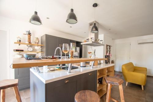 Kuchyň nebo kuchyňský kout v ubytování Villa Anastasia