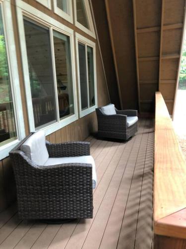 Χώρος καθιστικού στο Modern Cabin Get Away - close to APPLE HILL