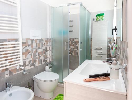 Un baño de AL BARONE