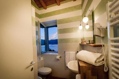 Ένα μπάνιο στο Locanda Pozzetto