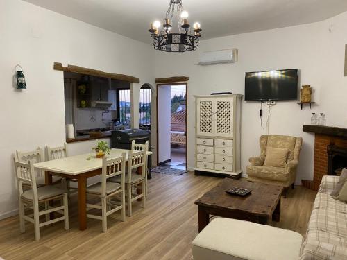 a kitchen and living room with a table and a couch at Alto de Torrecillas in El Bosque