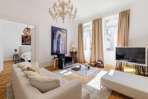 LUXUEUX APPARTEMENT CENTRE VILLE