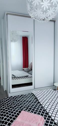 a room with a mirror with a bed in it at Apartament Alexandra Ressidence in Oradea
