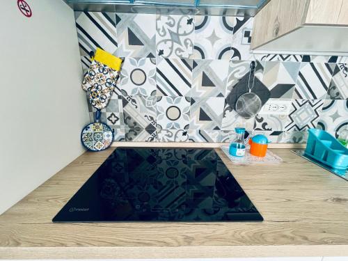 a kitchen with a black rug on a kitchen counter at A 2 passi dal mare Torre Faro LA PUNTA SeaHouse in Torre Faro