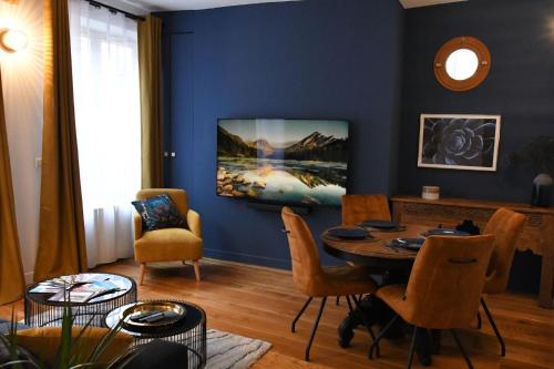 a living room with a table and chairs at L'escale du Gros Horloge in Rouen