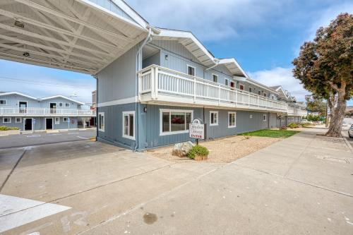 a large apartment building with a parking lot at Harbor House Inn in Morro Bay