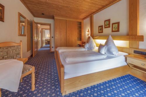 Katil atau katil-katil dalam bilik di Hotel Alpina