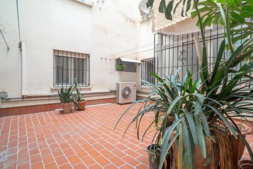 Amplio piso con 4 habitaciones para disfrutar de Málaga con parking gratuito