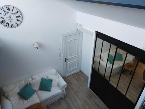 Photo de la galerie de l'établissement T2 de standing près du port, avec terrasse et clim, à La Ciotat