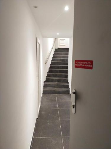 Photo de la galerie de l'établissement T2 de standing près du port, avec terrasse et clim, à La Ciotat