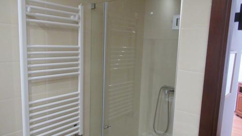 a shower with white shutters in a bathroom at AL CASA DE SÃO ROQUE in Caminha