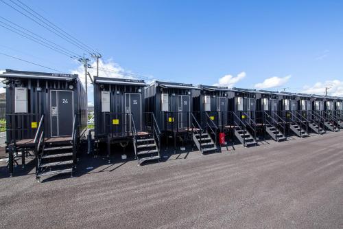 a row of portable toilets in a parking lot at HOTEL R9 The Yard Miyakonojo in Miyakonozyō