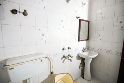 a bathroom with a toilet and a sink at Hotel Jindal International "Budget Friendly" at New Delhi Railway Station in New Delhi