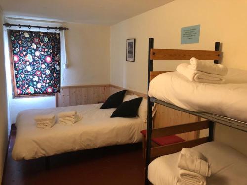 Ein Bett oder Betten in einem Zimmer der Unterkunft Refugi Cap del Rec