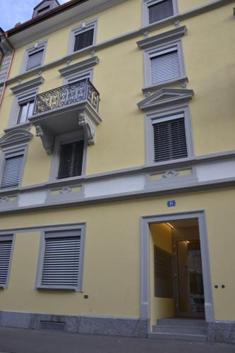 Το κτήριο όπου στεγάζεται  το ξενοδοχείο διαμερισμάτων