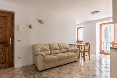 a living room with a couch and a table at Appartamento Lucia in Baselga di Pinè