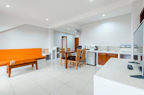 Η κουζίνα ή μικρή κουζίνα στο Prinz Garden Villa