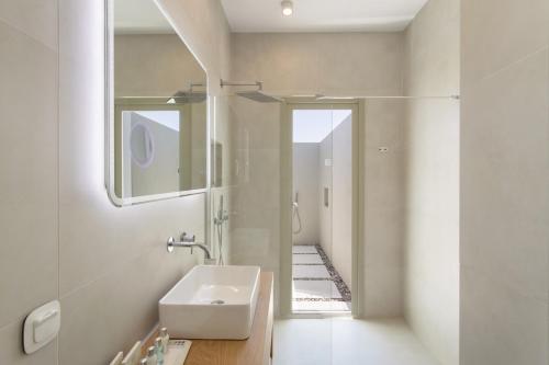 Ванная комната в T7 LUXURY VILLAS PAROS