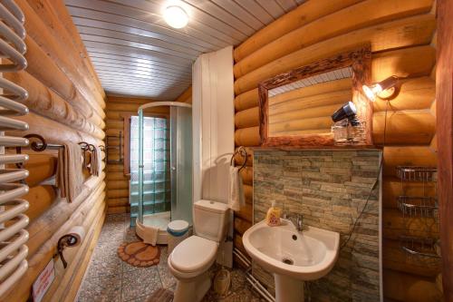 Ванная комната в Hotel Gutsulia