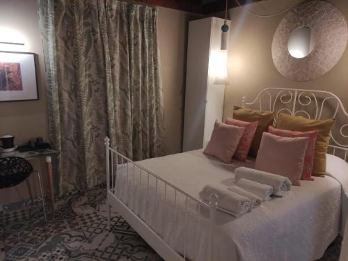 a bedroom with a white crib with pillows at Alojamiento con Encanto la Luna en el Alba in Granada