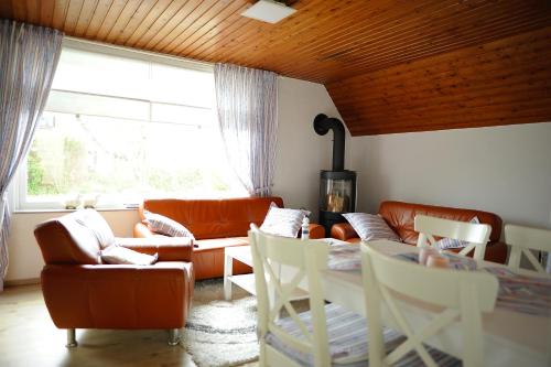 Posezení v ubytování Ferienhaus Friedrichskoog - Spitze