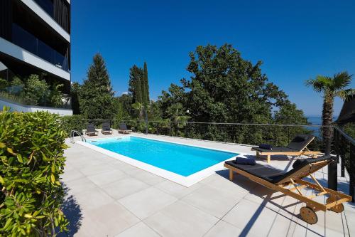 Bazén v ubytovaní Blue Dot Apartment alebo v jeho blízkosti