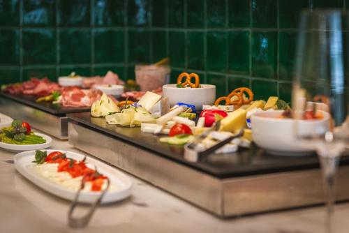 Makanan di atau berdekatan hotel