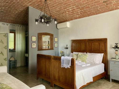 a bedroom with a bed and a brick ceiling at Casapaletti Country House in Alfiano Natta