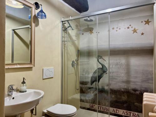a bathroom with a shower with a bird on the shower curtain at Le Fonti di San Gimignano in San Gimignano