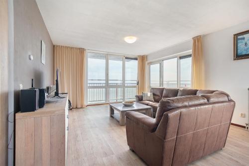 布雷斯肯斯的住宿－Hello Zeeland - Appartement Port Scaldis 15-042，带沙发和电视的客厅