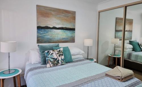 a bedroom with a bed and a painting on the wall at CHILL-OUT LAKESIDE - Wallis Lake Forster in Forster