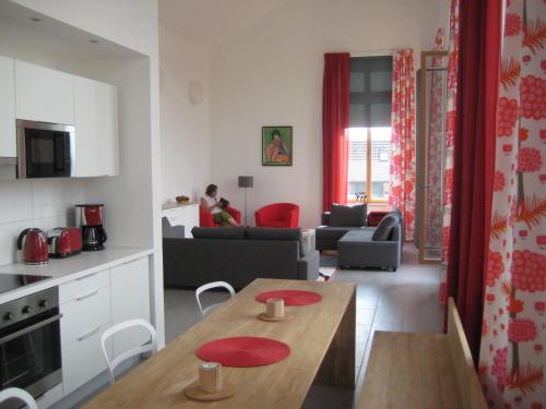 a kitchen and living room with a table and a living room at Ferienwohnungen Jordanshof in Xanten