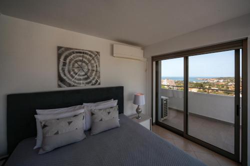 Outstanding penthouse with amazing sea views