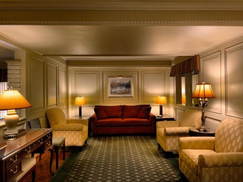 Istumisnurk majutusasutuses Royal Scot Hotel & Suites